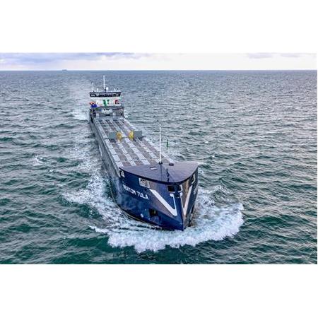 Dünyanın İlk Güneş Enerjili Kargo Gemisi Denize Açıldı!